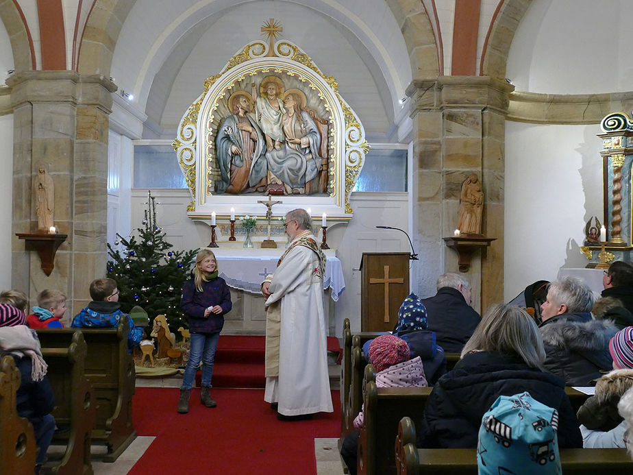 Krippenandacht mit Segnung der Kinder (Foto: Karl-Franz Thiede)